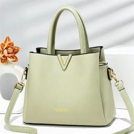 Buy Fashionable Gucci Handbag For Stylish Girls (LAK054)
